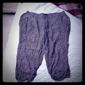 Torrid Lightweight Speckled Capris Size 3